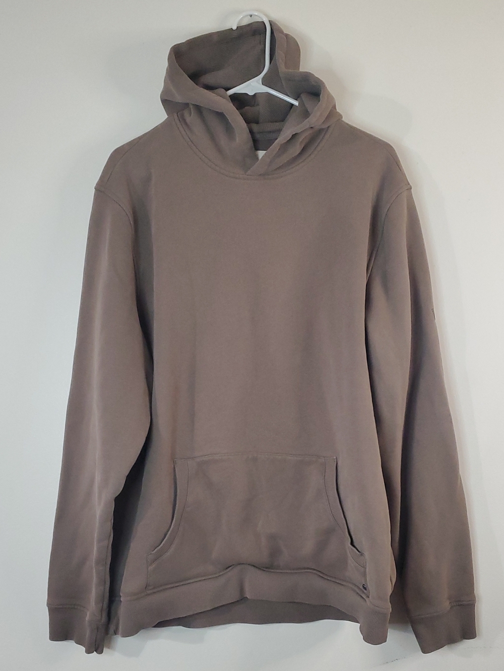 Vuori Men's Seaside Taupe Hoodie Pullover Size XL Organic Cotton Athleisure Cozy